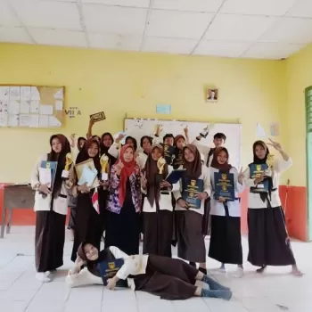 PEMBAGIAN RAPOR HASIL BELAJAR SEMESTER GENAP TAPEL 2024-2025